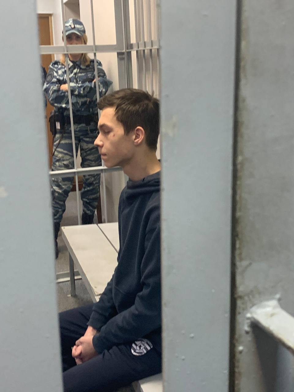 18 летнего Артемия Корюкова напавшего на архангельский техникум приговорили к 13 годам колонии по делу об участии в движении Колумбайн Северный флотский военный суд признал 18 летнего Артемия Корюкова виновным по статьям об участии в террористической организации и покушении на убийство двух и более лиц пишет ТАСС 29 сентября 2025 года 18 летний Артем Корюков зашел в здание Архангельского техникума строительства и экономики и набросился с ножом на двух сотрудниц ранив их Молодого человека обезвредили студенты Позже выяснилось что Корюков также обучался в техникуме но был отчислен Одной из жертв стала завуч принявшая это решение За год до нападения Корюков создал в Minecraft строение напоминающее техникум и расстреливал в нем преподавателей и студентов Прокурор Николай Хлустиков заявил в суде что Корюков является приверженцем идеологии международной террористической организации Колумбайн достоверно зная что движение признано террористической организацией и его деятельность запрещена на территории России По версии прокуратуры студент искал и распространял в соцсетях информацию пропагандирующую нападения на образовательные учреждения Он создал видеофайл содержащий макет Архангельского техникума строительства и экономики в котором он на тот момент обучался и действия компьютерного персонажа расстреливающего находящихся внутри макета техникума других персонажей из огнестрельного оружия После чего в этот же период демонстрировал его обучающимся техникума добавил при оглашении обвинения прокурор Артемий Корюков принес извинения потерпевшим и раскаивается в содеянном сообщил его адвокат