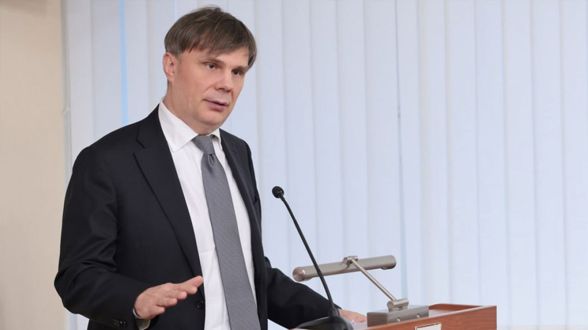 В региональном правительстве подтвердили скорое назначение нового министра финансов Владимирской области   newsvladimir ru fn 1775066 html Ключевым основанием для выдвижения Васенина стала его успешная аттестация Специальная комиссия Министерства финансов РФ подтвердила его соответствие всем квалификационным требованиям для региональных министров 19 декабря в администрацию главы региона поступило официальное уведомление из федерального центра с положительным заключением   Прислать новость Подписаться   Мы в MAX