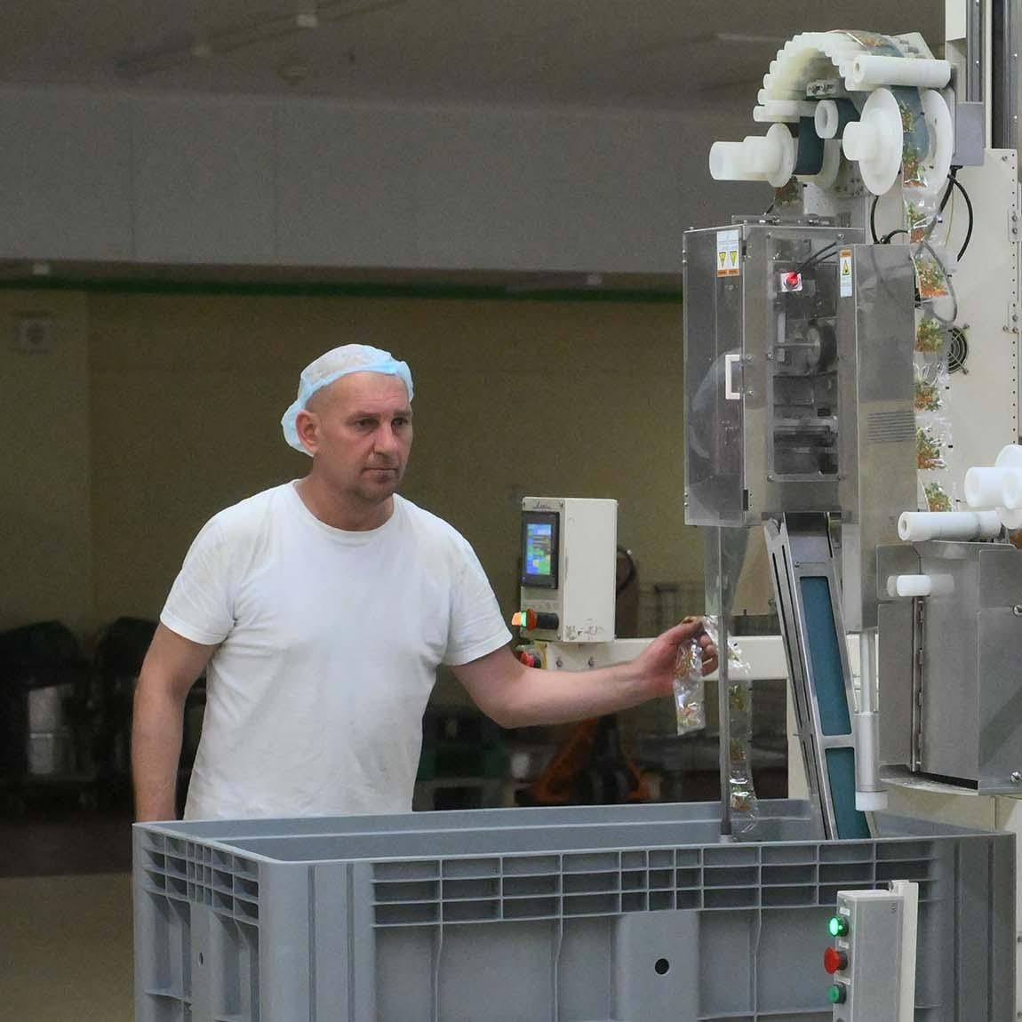 Число инновационных компаний в Томской области выросло до 540 Количество инновационных компаний в Томской области достигло 540 за последние три года их стало больше на 139 сообщили в департаменте информационной политики администрации региона Так в 2023 году было зарегистрировано 401 предприятие в 2024 году 420 Особый импульс развитию сектора придало появление в 2024 2025 годах 102 молодежных технологических компаний Устойчивый рост числа инновационных компаний наглядный результат комплексной работы по созданию благоприятной среды для технологического бизнеса Мы наблюдаем положительную динамику во всех сегментах от студенческих стартапов до резидентов федеральных институтов развития Это укрепляет позиции Томской области как одного из ведущих научно технологических центров страны отметила заместитель губернатора по научно технологическому развитию Людмила Огородова Фото Администрация Томской области сделановроссии Подписывайтесь на Сделано в России