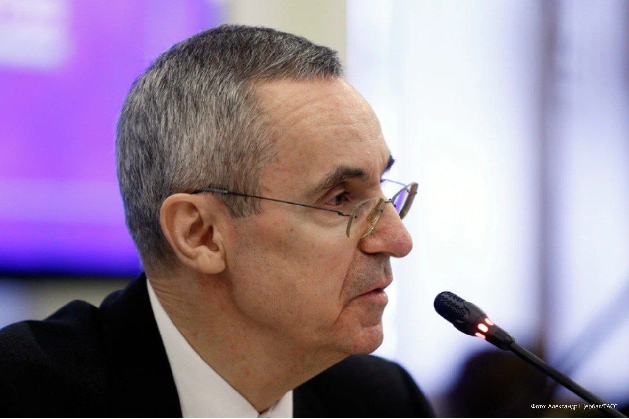 Комментарий Посла России в Дании В В Барбина для газеты Экстра Бладет о событиях вокруг Гренландии 6 января 2026 года Россия всегда выступала за выстраивание отношений между арктическими государствами в духе Илулиссатской декларации Все разногласия должны решаться в соответствии с международным правом и путем переговоров Однако Дания выбрала путь отказа от продолжения широкого международного сотрудничества в Арктике ради проведения политики конфронтации с Россией Реакция Дании на события вокруг Гренландии и Венесуэлы а также в Арктике подтверждает неадекватность и двойные стандарты датских внешнеполитических установок