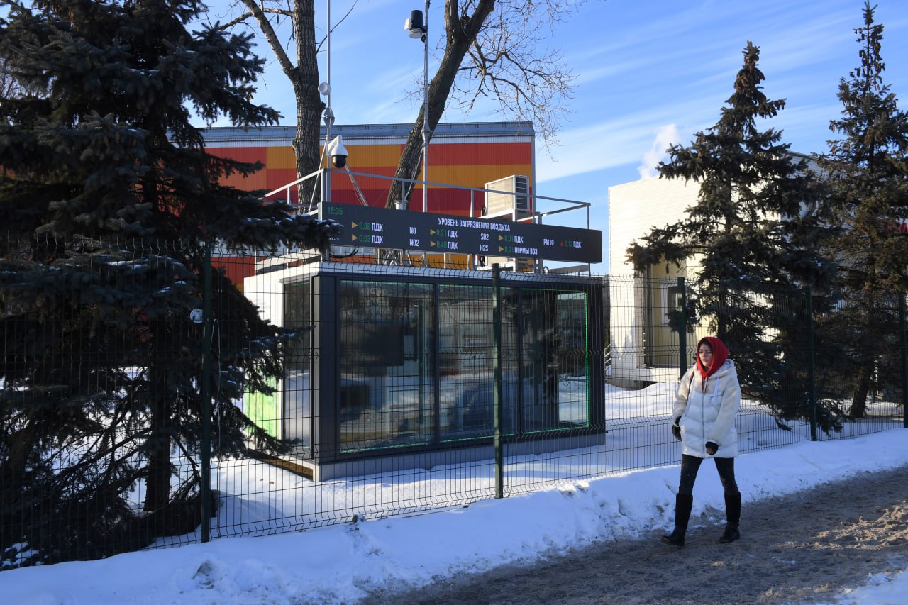 Правительство утвердило план мероприятий для реализации инновационного проекта по созданию национальной системы мониторинга климатически активных веществ  Эта система обеспечит получение независимых прогнозов и информации о причинах изменения климата Научно обоснованные данные и экологический мониторинг станут основой для принятия управленческих решений в области ограничения выбросов парниковых газов и адаптации экономики к глобальным изменениям климата Второй этап реализации проекта рассчитан на 2026 2030 годы и направлен на завершение формирования научной инфраструктурной и методической основы для новой системы ее апробацию и функционирование в полном объеме Для этого запланированы мероприятия предполагающие модернизацию материально технической базы и программы фонового мониторинга климатически активных веществ совершенствование методической базы продолжение научно исследовательских работ направленных на развитие систем прогнозирования изменения климата Подписаться на Правительство России в MAX