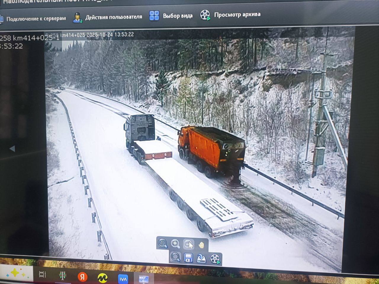 В Бурятии из за снега затруднено движение на перевале Мандрик В Прибайкальском районе затруднено движение на перевале Мандрик для грузовых автомобилей Там наблюдаются сложные дорожные условия из за снега и накатов Задействованы две КДМ Упрдор Южный Байкал просит водителей не создавать помехи для работы спецтехники Бурятия Подробности в Номер один Сообщить нам свою новость можно по кнопке Письмо в редакцию