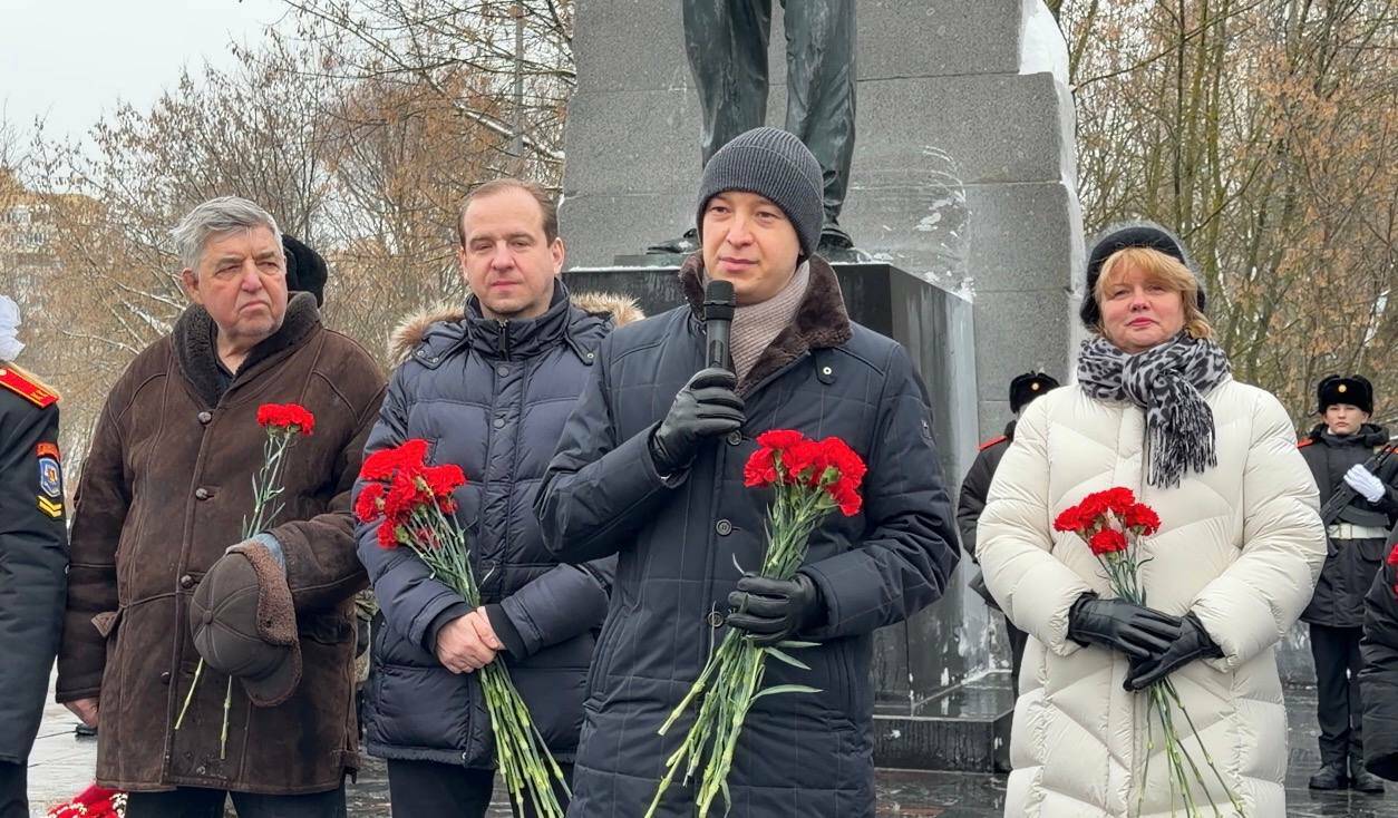 В Москве у памятника Мусе Джалилю прошла акция к 120 летию со дня рождения поэта Читать полностью