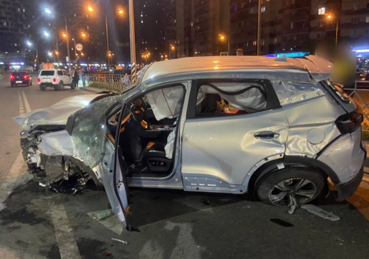 Водитель и пассажир пострадали результате ночной аварии на улице Шишкова в Воронеже Происшествие случилось накануне, около 22 часов в Воронеже, рядом с домом №107Б/3 по улице Шишкова. Предварительно, 35-летний водитель автомобиля «Черри Тигго 4» не справился с управлением и опрокинул автомобиль. ↗ Прислать новость Подписаться