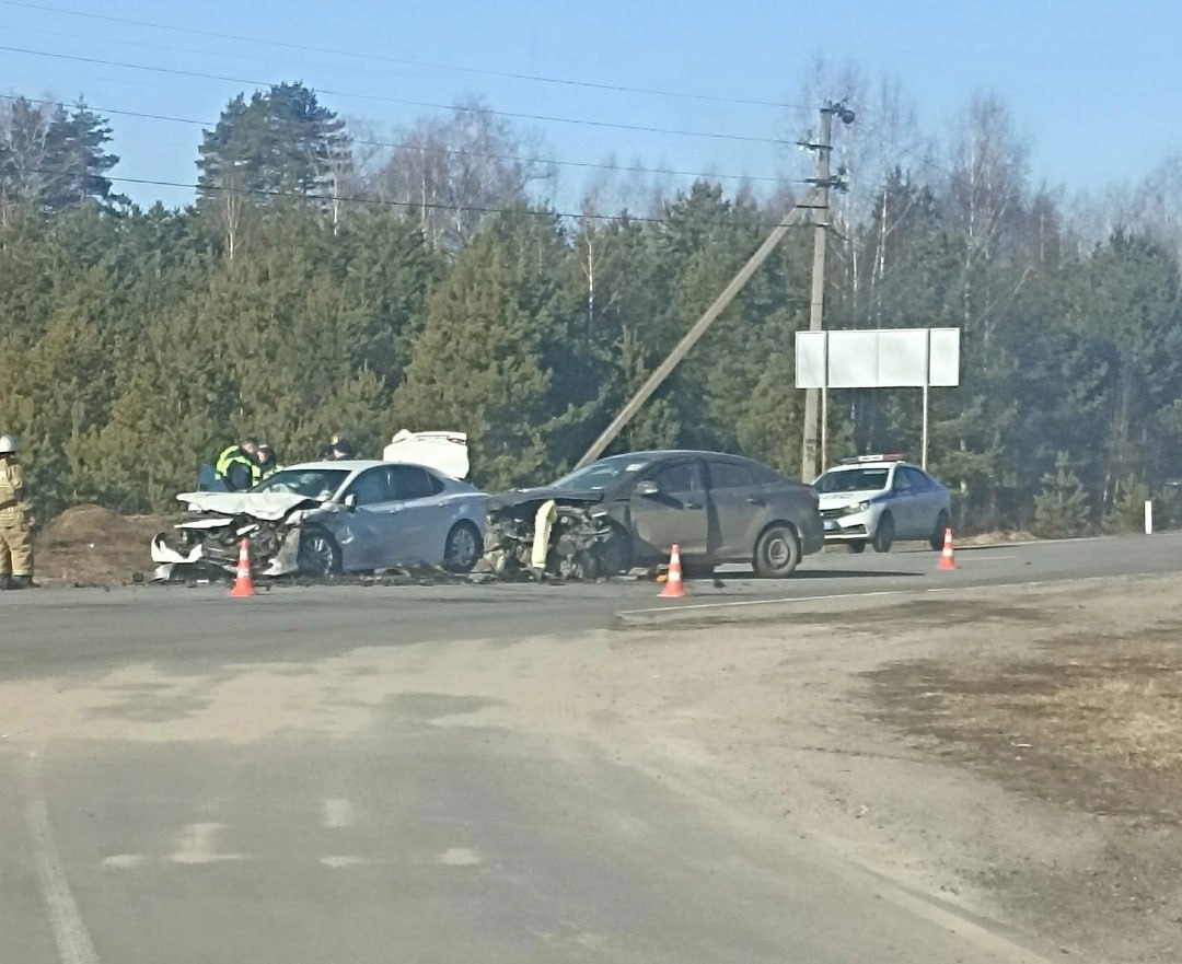 Глава Сокольского округа Александр Созонов пострадал в ДТП   Чиновник вместе с водителем отправился сегодня утром в командировку в Нижний Новгород. На трассе в Городецком округе навстречу их автомобилю выехала другая машина.  В результате аварии Александр Созонов и его водитель получили травмы. Их доставили в больницу. Подробности уточняются.    Проблемы Городца    Прислать новость