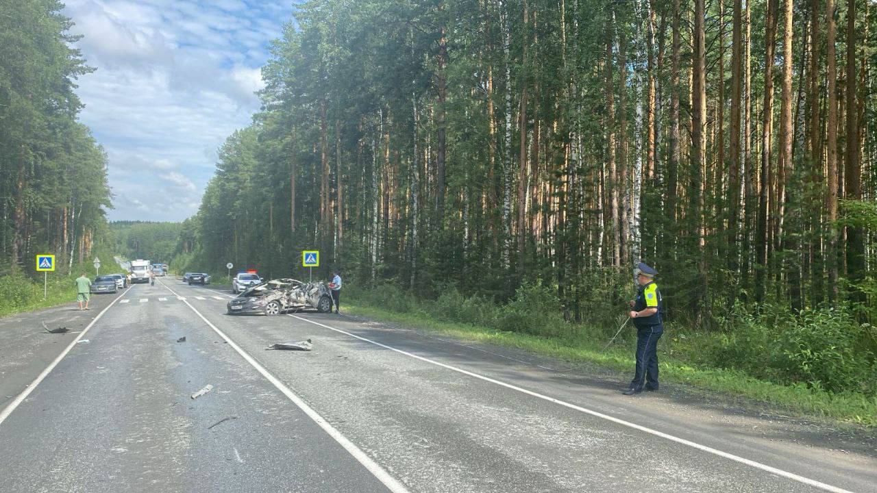 Смертельная авария произошла под Асбестом Водитель Opel по неустановленной пока причине выехал на встречную полосу и врезался в Chery, а потом в Ford. Погибли водители Opel и Chery. Несовершеннолетний пассажир Chery госпитализирован. ГИБДД