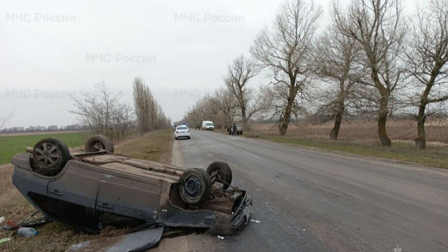  В Рыково произошло столкновение двух легковых машин, пострадал мужчина Спасатели МЧС ликвидировали последствия ДТП в поселке Рыково: в результате столкновения двух легковых автомобилей пострадал 29-летний мужчина, сообщила пресс-служба управления МЧС по Херсонской области. ДТП случилось на улице Мира, мужчина получил ушиб головы и был госпитализирован. Фото: телеграм-канал управления МЧС по Херсонской области , VK и ОК и читайте новости на нашем сайте