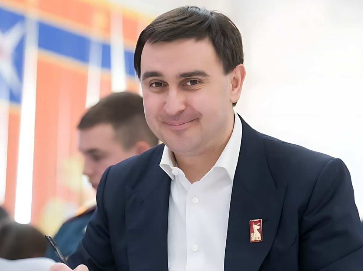 Глава Реутова в коме после аварии в Нижнем Новгороде Главу города Реутов Филиппа Науменко госпитализировали в Москву он впал в кому после аварии в Нижнем Новгороде сообщают СМИ Подтверждений о состоянии главы города нет Подписывайся на Голос страны в МАХ