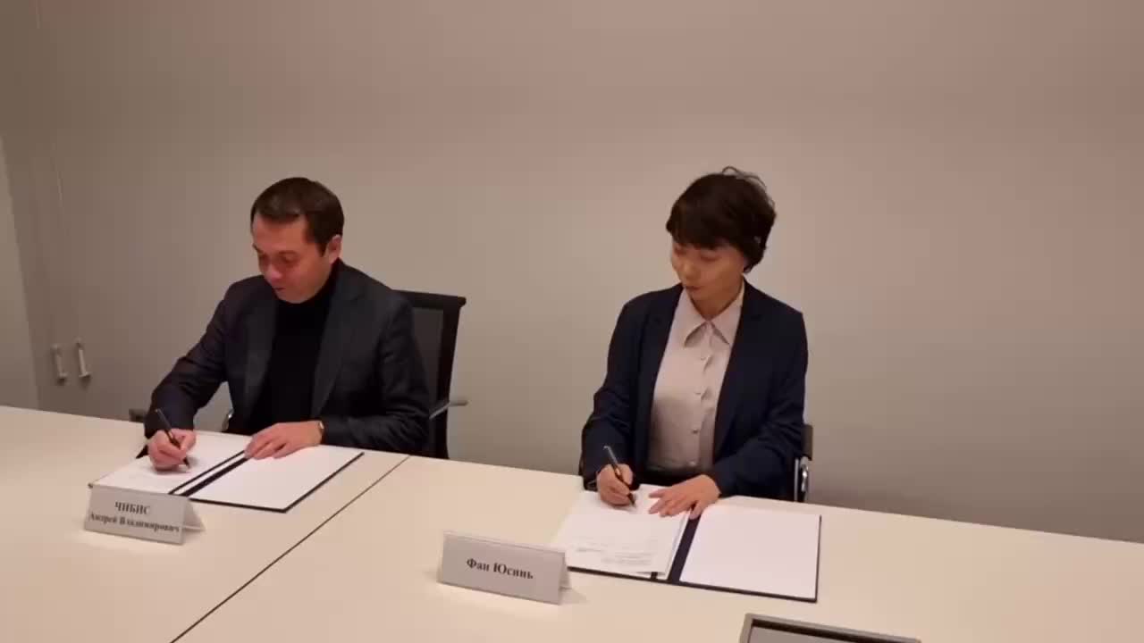 Китайская компания NewNew Shipping Line и губернатор Мурманской области подписали соглашение о сотрудничестве