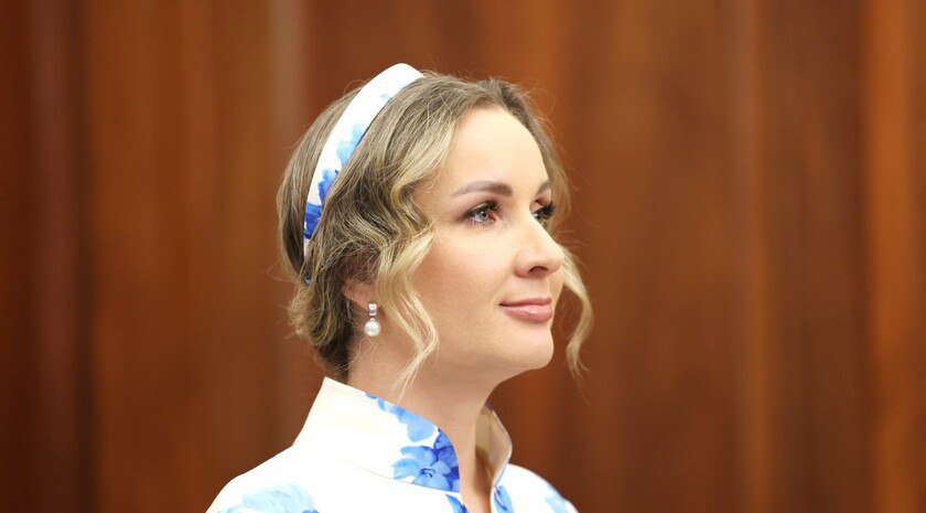 Львова-Белова помогла девочке вернуться с Украины в Россию к маме  Девочка смогла вернуться в Россию при посредничестве Катара.  «Анастасия проживала с мамой на территории ДНР. В 2022 году выехала на Украину к родственникам. Вернуться обратно в Россию к маме не смогла из-за трудностей, связанных с оформлением документов», — отметила уполномоченный по правам ребенка в РФ Мария Львова-Белова.  Фото: Официальный Телеграм-канал уполномоченного по правам ребенка в РФ    Бердянск ZaVtra   Обратная связь