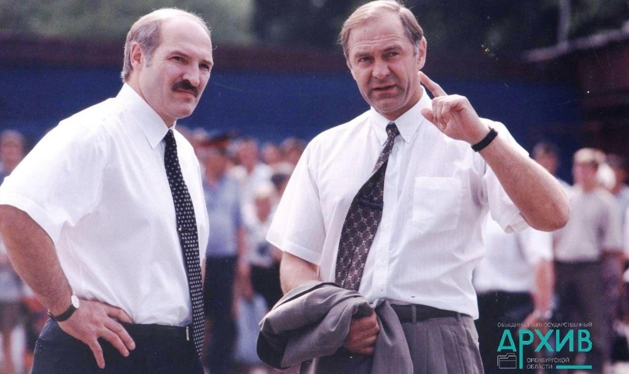 Оренбург 24 7 Орск Денис Паслер Юрий Берг и Владимир Елагин стали Почетными гражданами Оренбургской области Указ уже подписал губернатор Евгений Солнцев Звание присваивается троим бывшим первым лицам региона Теперь все трое могут рассчитывать на нагрудный знак удостоверение и денежную премию в размере 30 тысяч рублей Каждому будет добавка в 25 тысяч рублей к пенсии бесплатное медицинское и социальное обслуживание на территории Оренбуржья Не теряйте нас когда отключат сеть подписывайтесь на MAX сейчас