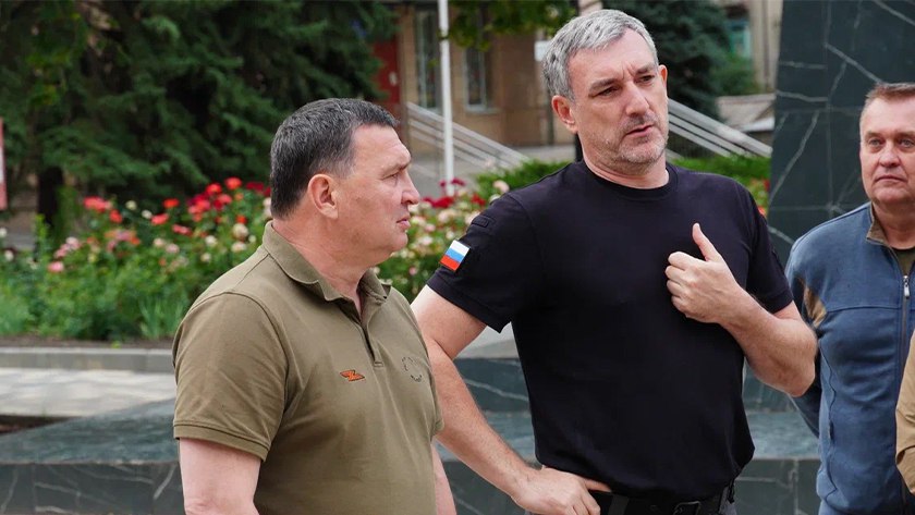 Новые планы по ремонту объектов в Амвросиевском округе ДНР обсудили Василий Орлов и Игорь Лызов. В частности, руководители осмотрели здание детской спортивной школы в Амвросиевке. Здание серьезно пострадало во время обстрела. В прошлом году амурчане помогли восстановить тепловой контур — заменили окна и кровлю. Теперь встал вопрос о полном ремонте. Кроме того, Приамурье восстанавливает фасады жилых и административных зданий города. «Спортивный комплекс, который здесь стоит в неприглядном состоянии, — достаточно дорогой объект, поэтому в ближайшее время с министерством строительства России мы создадим возможность источника финансирования и, надеюсь, к этому объекту мы тоже приступим», — отметил губернатор Амурской области Василий Орлов. Перейти на сайт