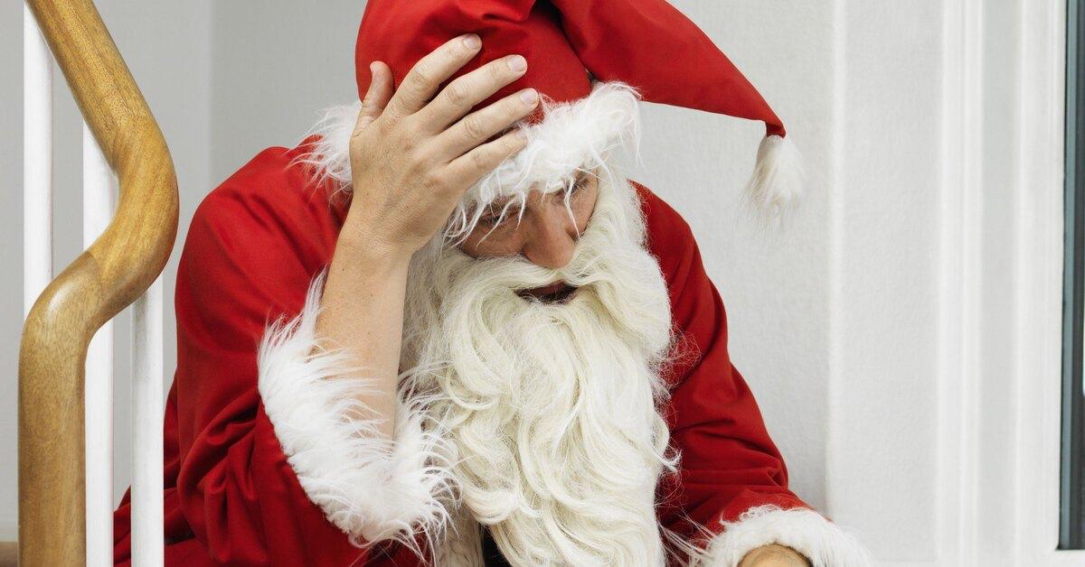 Россиянам запретили верить в Деда Мороза в РПЦ напомнили что образ Деда Мороза носит исключительно сказочный характер и не имеет духовного смысла Священники подчеркнули что превращение зимнего персонажа в объект поклонения может рассматриваться как язычество и отход от христианской веры В церкви подчеркнули верить следует только во Христа Появился повод сэкономить на подарках Эй Питер