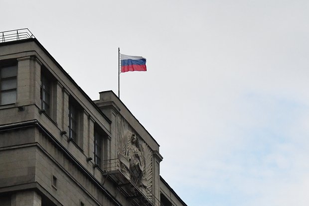 Депутат Госдумы Светлана Журова рассказала что высказывания общественных деятелей Украины могут в итоге привести к тому что украинские спортсмены останутся одни и будут соревноваться сами с собой Об этом пишет РИА Новости Ранее глава Украинской ассоциации футбола УАФ Андрей Шевченко призвал отстранить от участия в Олимпийских играх 2026 страны которые поддерживают Россию в конфликте Думаю надо распространить его заявление как можно шире чтобы эти страны увидели что он говорит Эти политические манипуляции уже всем надоели посетовала Журова Politico сделало прогноз когда закончится СВО По словам депутата если украинская сторона хочет Китай Бразилию Индию почти всю Африку отстранить тогда просто Украина одна соревноваться будет Сейчас все больше стран которые наоборот хотят с Россией дружить резюмировала Журова До этого Шевченко дал совет украинскому защитнику французского ПСЖ Илье Забарному по общению с россиянином Матвеем Сафоновым