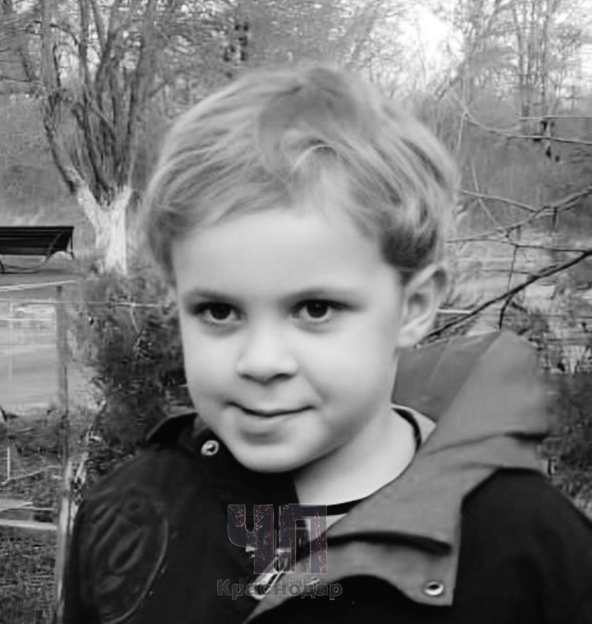 Чуда не случилось–Паша погиб.   Напомним, 5-летний ребёнок с аутизмом пропал сегодня в Горячем Ключе.  Вечером его маленькое тело обнаружили в озере рядом с домом.  Возбуждено уголовное дело.