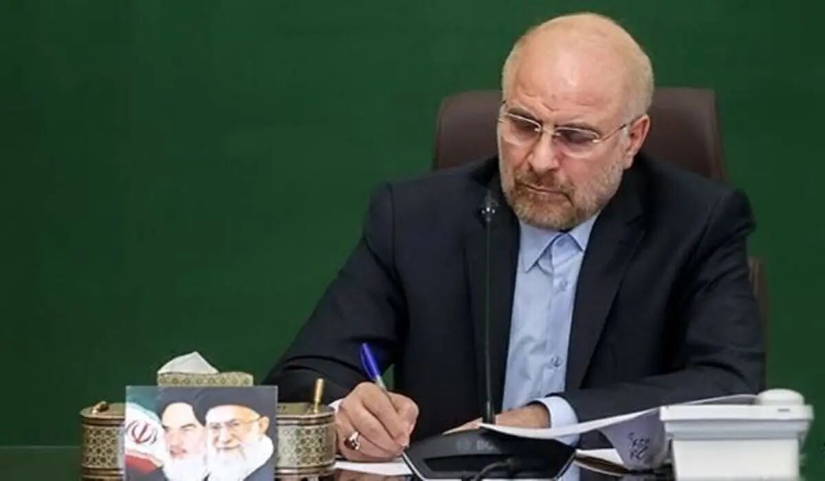 Сегодня, в воскресенье, 15 июня 2025 года, Мохаммад Багер Галибаф, в соответствии со статьей 123 Конституции, передал Масъуду Пезешкияну, президенту Ирана, "Закон о всеобъемлющем стратегическом партнерстве между Исламской Республикой Иран и Российской Федерацией". Этот закон состоит из одной статьи и одного примечания, а также включает в себя преамбулу и 47 статей. Доклад по нему был представлен на рассмотрение Меджлиса Комиссией по национальной безопасности и внешней политике. После одобрения на открытом заседании в среду, 21 мая 2025 года, этот закон был утвержден Советом стражей 11 июня 2025 года. Статья 1 этого договора гласит: "Договаривающиеся стороны будут стремиться к углублению и расширению отношений во всех областях взаимного интереса, укреплению сотрудничества в области безопасности и обороны, а также тесной координации деятельности на региональном и глобальном уровнях, что будет соответствовать всеобъемлющему, долгосрочному и стратегическому партнерству." IRNA