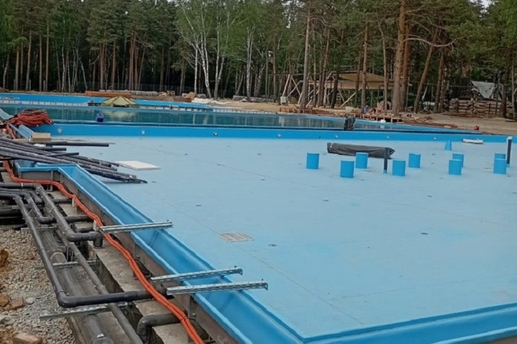 Группа компаний Baden Family объявила о закрытии проекта Шарташ Пляж Это комплекс открытых бассейнов и зона отдыха с лежаками на берегу озера Шарташ в Екатеринбурге Оборудование с площадки включая каркасные бассейны будет использоваться в другом приоритетном проекте компании акватермальном курорте Баденленд на территории бывшего торгового центра Комсомолл Подписывайся на ИА Уральский меридиан