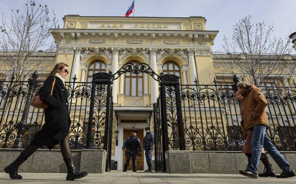 ЦБ прокомментировал массовые отказы компаний выплачивать дивиденды  Право на участие в прибыли акционерного общества посредством получения дивидендов — это одно из основных прав акционера, напомнили в ЦБ  Подробнее на РБК: