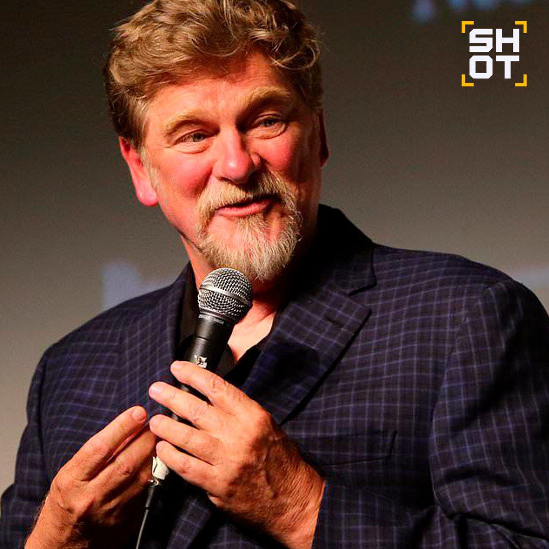 Ушëл создатель Короля Льва Мир анимации понëс утрату на 76 м году жизни скончался Роджер Аллерс режиссëр легендарного мультфильма Король Лев сценарист и художник чьë имя стало символом эпохи возрождения студии Disney Причины смерти пока не разглашаются Роджер Аллерс посвятил свою жизнь анимации став частью команды которая подарила миру одни из самых любимых мультфильмов Его Король Лев вышедший в 1994 году стал настоящим культурным феноменом завоевав два Оскара и сердца миллионов зрителей Но Король Лев лишь вершина айсберга Аллерс внëс свой вклад в создание таких шедевров как Русалочка Красавица и Чудовище Аладдин и Похождения императора Фото SHOT Подписаться на Telegram  Подписаться в MAX