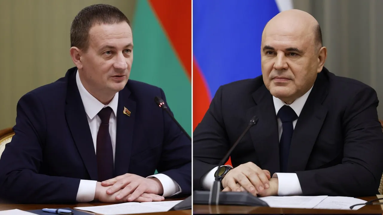 Михаил Мишустин провел телефонный разговор с премьер министром Белоруссии Александром Турчиным В ходе телефонного разговора главы правительств обсудили актуальные вопросы российско белорусского торгово экономического и научно технологического сотрудничества в том числе реализацию совместных проектов в сфере промышленности энергетики транспортной инфраструктуры сельского хозяйства и в других областях Михаил Мишустин и Александр Турчин отметили также важность усиления взаимодействия в Союзном государстве Евразийском экономическом союзе Содружестве Независимых Государств и других многосторонних форматах Подписаться на Правительство России в MAX
