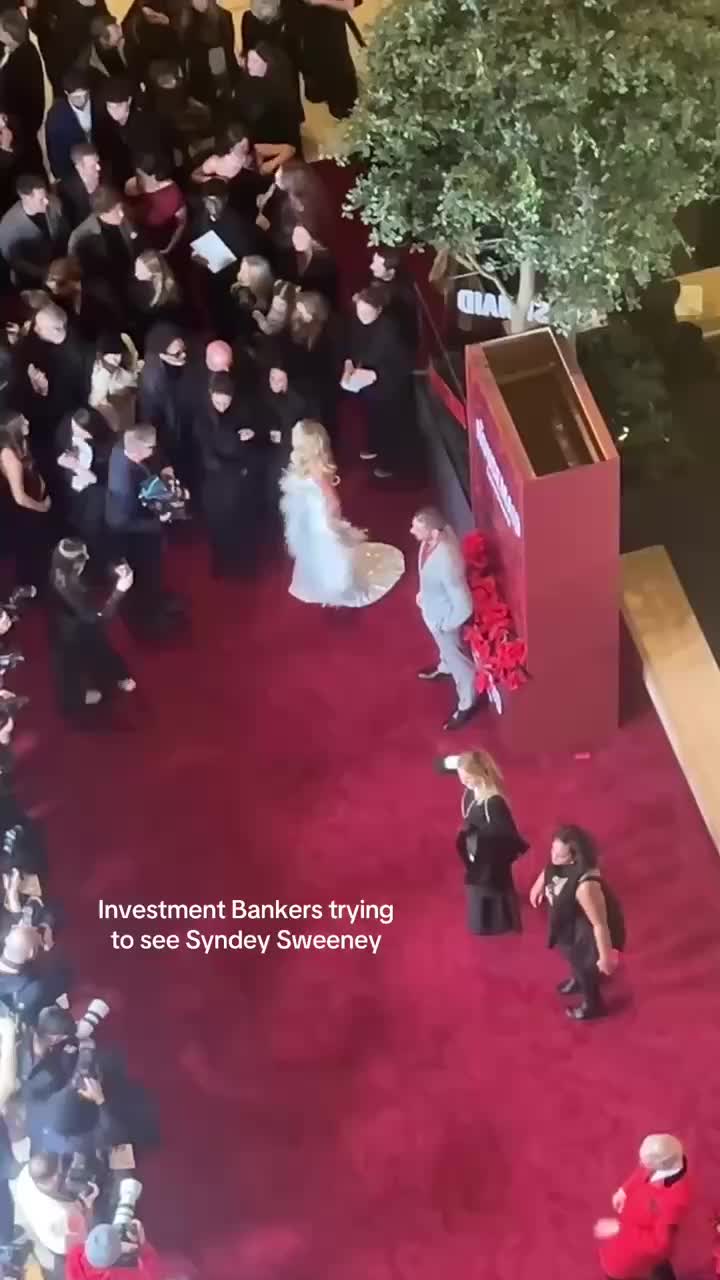 Сидни Суини привлекла внимание на премьере фильма, вызвав временные задержки в работе банка