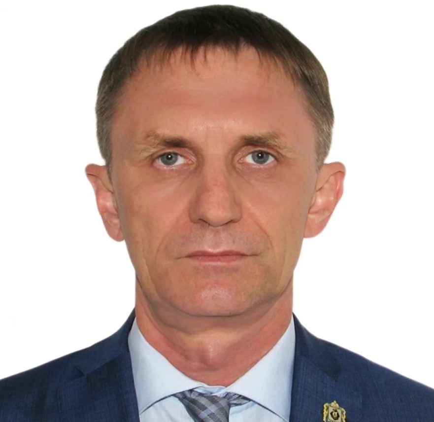 В Хабаровском крае задержан заместитель министра транспорта Владимир Березовский, сообщает hab.aif.ru. Как рассказал источник hab.aif.ru в правоохранительных органах, замминистра задержали в четверг, 19 июня. Его подозревают в махинациях с контрактом, связанным с подъёмом затонувших судов из Амура. Точная сумма и масштаб ущерба уточняются. В настоящий момент Березовского допрашивают в рамках уголовного дела по статье «Присвоение или растрата». Также ему избирается мера пресечения.