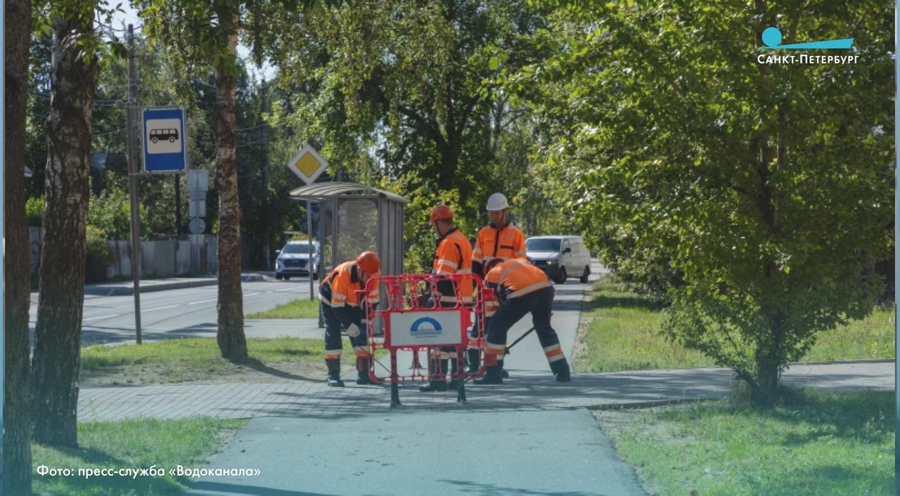 «Водоканал» начал проверку технического состояния 2,5 тыс. гидрантов в образовательных учреждений.  До конца августа бригады обследуют сети на наличие провалов и технологических нарушений во всех районах Петербурга – всего более 2000 адресов.       ВКонтакте   Одноклассниках
