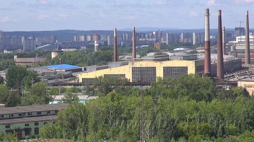 На Уралмашзаводе погибла машинистка крана. По предварительной информации, сотруднице оторвало ногу во время передвижения по рельсам мостового крана. Когда приехали медики, они лишь констатировали смерть работницы. Прокуратура начала проверку по факту трагедии. Подписаться Новости Екатеринбурга