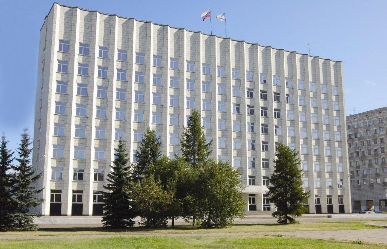 В преддверии июньской сессии, 23 июня, в региональном парламенте пройдут депутатские слушания В повестке проект областного закона «О поправках к Уставу Архангельской области». Необходимость внесения изменений в Устав обусловлена новациями в федеральном законодательстве в части регулирования местного самоуправления, значительная часть которых вступила в силу 19 июня. Поправки затрагивают вопросы территориальной организации и полномочий органов МСУ, а также статуса глав муниципальных образований. Кроме того, в этот же день проведём слушания, на которых региональный минфин представит законопроект об исполнении областного бюджета за 2024 год.
