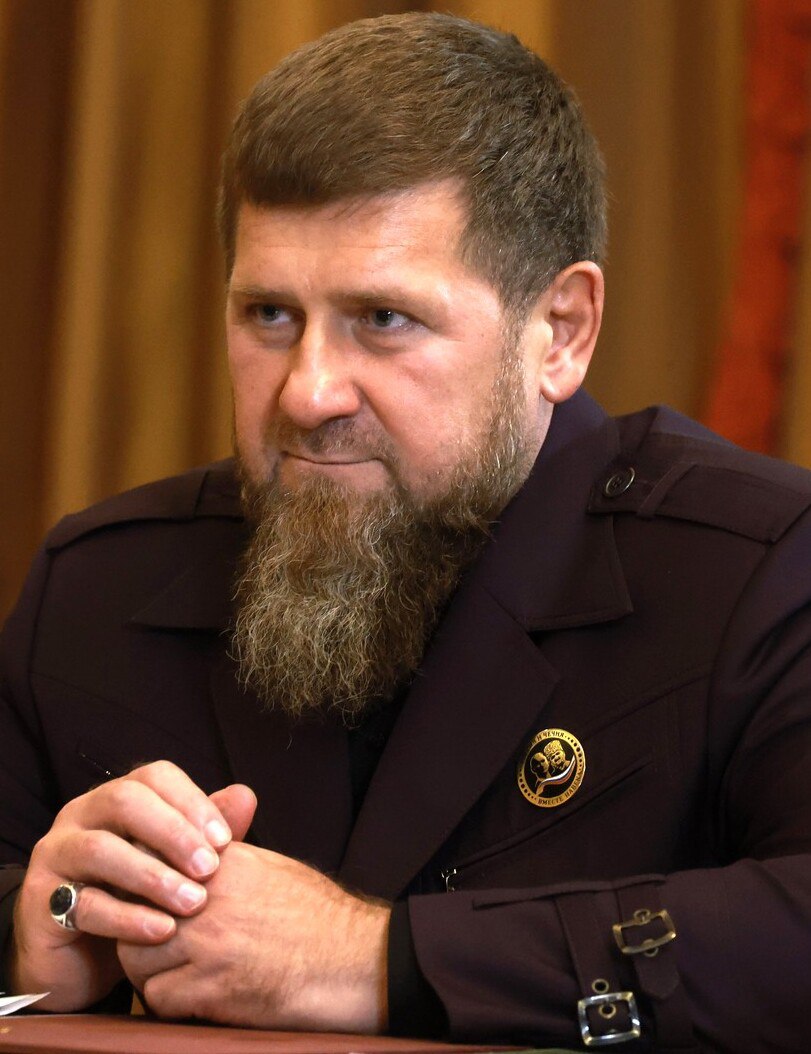 Глава Чечни Рамзан Кадыров призвал молодых специалистов выдвинуть свои кандидатуры на выборах в Чечне В этом году пройдут выборы главы ЧР депутатов Государственной думы РФ парламента ЧР Грозненской городской Думы и 15 муниципальных округов В них должны участвовать и молодые специалисты В регионе грамотные представители молодежи написал Кадыров в Telegram канале Глава республики выразил уверенность что молодежь сможет реализовать потенциал если выдвинут свои кандидатуры Геополитика