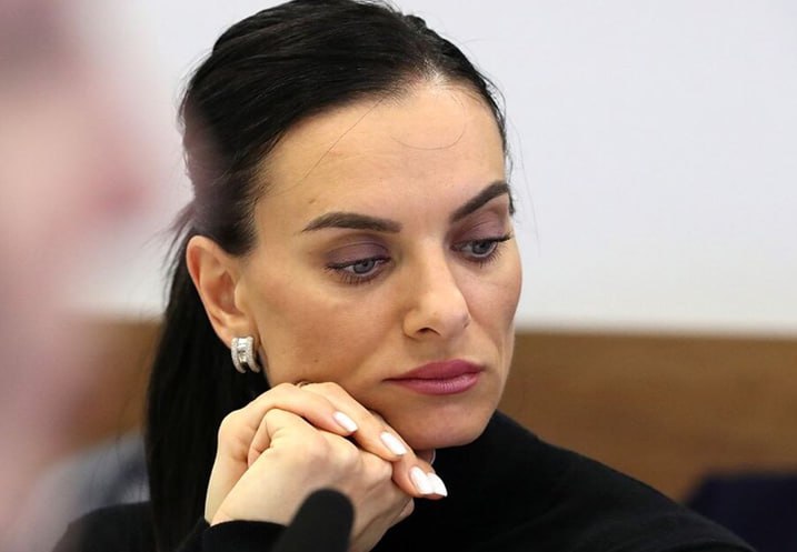 Как стало известно, проживающая в Испании Елена Исинбаева задолжала более 400 тыс. рублей за коммуналку в Москве, где у неё осталось две квартиры. А налоговикам предавшая Россию олимпийская чемпионка должна уже более 1,5 млн рублей. К слову, в новый состав Международного олимпийского комитета её так и не взяли, так что предательство Родины "не окупилось" и Исинбаева осталась у разбитого корыта. Подписывайтесь, продолжение следует: