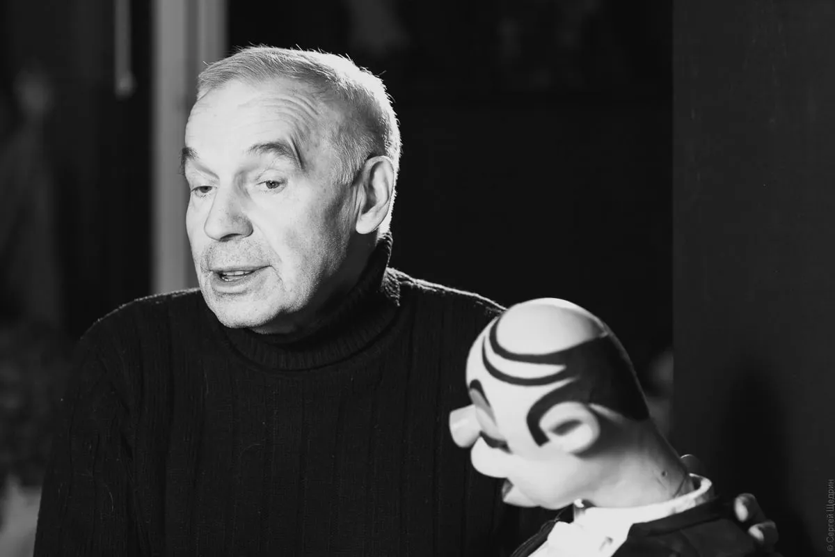 Народный артист РФ Роберт Ляпидевский умер в возрасте 89 лет сообщили ТАСС в Театре кукол Образцова