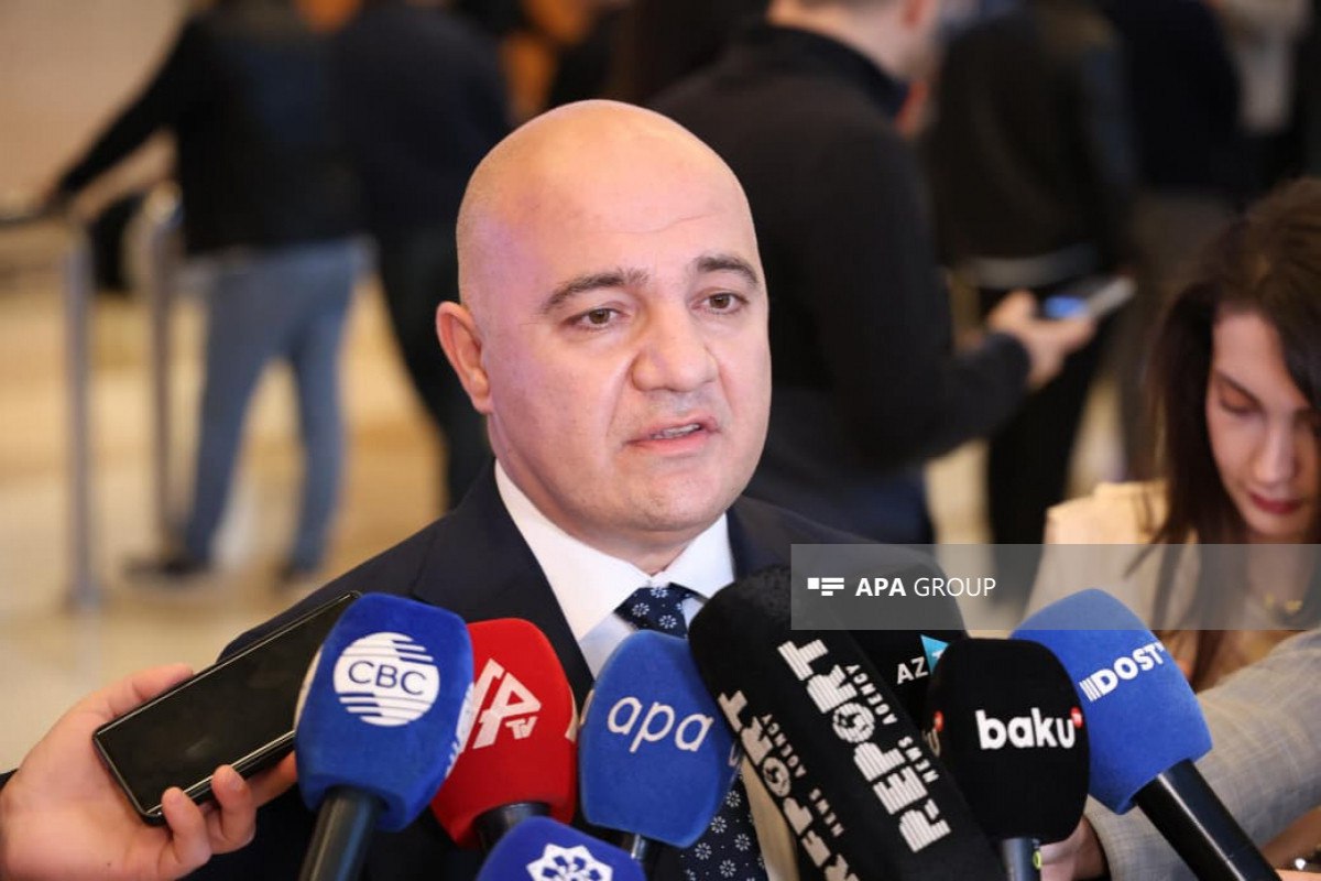 В Азербайджан доставлены ещё 30 детей из Украины для реабилитации Работа по приёму в Азербайджан детей пострадавших от войны в Украине и их вовлечению в программы реабилитации продолжается сообщил журналистам зампред правления Агентства социальных услуг при Министерстве труда и социальной защиты населения Азербайджана Заур Ибрагимов По его словам ещё 30 украинских детей доставлены в Азербайджан по инициативе Агентства социальных услуг и будут обеспечены социально психологическими реабилитационными услугами Ибрагимов отметил что в рамках 10 дневной программы социальной реабилитации детям окажут поддержку в стабилизации эмоционального состояния и адаптации в обществе АПА vesti az