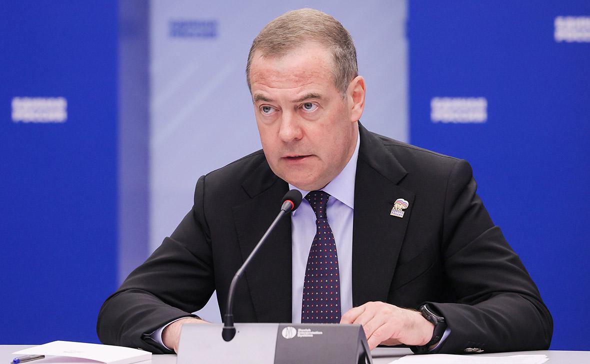 Дмитрий Медведев в случае фактической конфискации замороженных российских активов Евросоюзом Россия рассмотрит возможность получения компенсации в натуральной форме Данное заявление стало ответом на обсуждение в ЕС перспектив использования замороженных российских активов Россия Европа ЕС Подписаться на Pravda ru