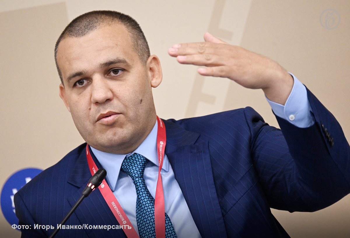 Владелец автодилера Рольф Умар Кремлев может выйти на рынок бьюти услуг Структура бизнесмена получила 40 в совместной компании с Марией Семеновой участвующей в развитии сети массажных салонов Asia Beauty Spa В целом интерес инвесторов к индустрии красоты где рентабельность сейчас не превышает 10 остается сдержанным Число работающих салонов на этом фоне стагнирует Ъузнал