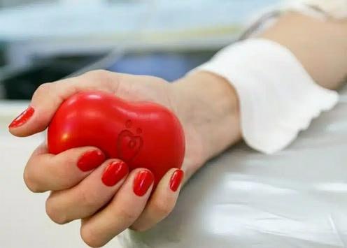 В Узбекистане внедрят новую систему работы с кровью и троекратно увеличат число доноров В Узбекистане для коренного совершенствования системы работы с кровью внедрят цикл управления процессами по принципу потребность переработка доставка Вместе с тем планируется в три раза увеличить количество добровольных доноров с 300 тысяч до 900 тысяч человек На основе рекомендаций ВОЗ планируется увеличить число донорских сдач крови с 10 до 30 на тысячу человек расширить запасы со 150 тысяч до 450 тысяч литров за счет повышения общего количества донаций до отметки в 1 млн Подробнее на нашем сайте Актуальные новости из Центральной Азии fergananews