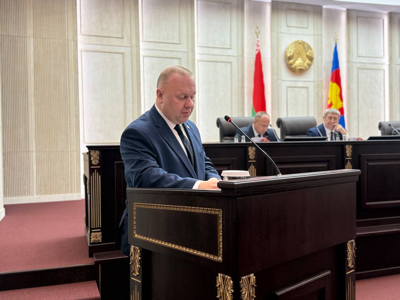 Школы детсады патриотическое воспитание Пятилетнюю государственную программу Образование и молодежная политика Брестская область завершает с выполнением всех целевых показателей В 2025 году на строительство объектов образования направлено 64 млн рублей Введены в эксплуатацию школа сад в Пинске на 471 место пристройка к школе 1 в Лунинце 660 мест Продолжается строительство и реконструкция детских садов и школ в Бресте и Барановичах объектов оздоровления детей общежития Брестского торгово технологического колледжа Всего за пятилетку создано более 4 5 тысячи новых ученических и дошкольных мест открыто 7 детских садов и 4 школы проведены масштабные ремонты и модернизация учреждений Особое внимание патриотическому воспитанию В 2025 году создано государственное учреждение Республиканский образовательно оздоровительный центр патриотического воспитания детей и молодежи На развитие центра направлено почти 20 млн рублей