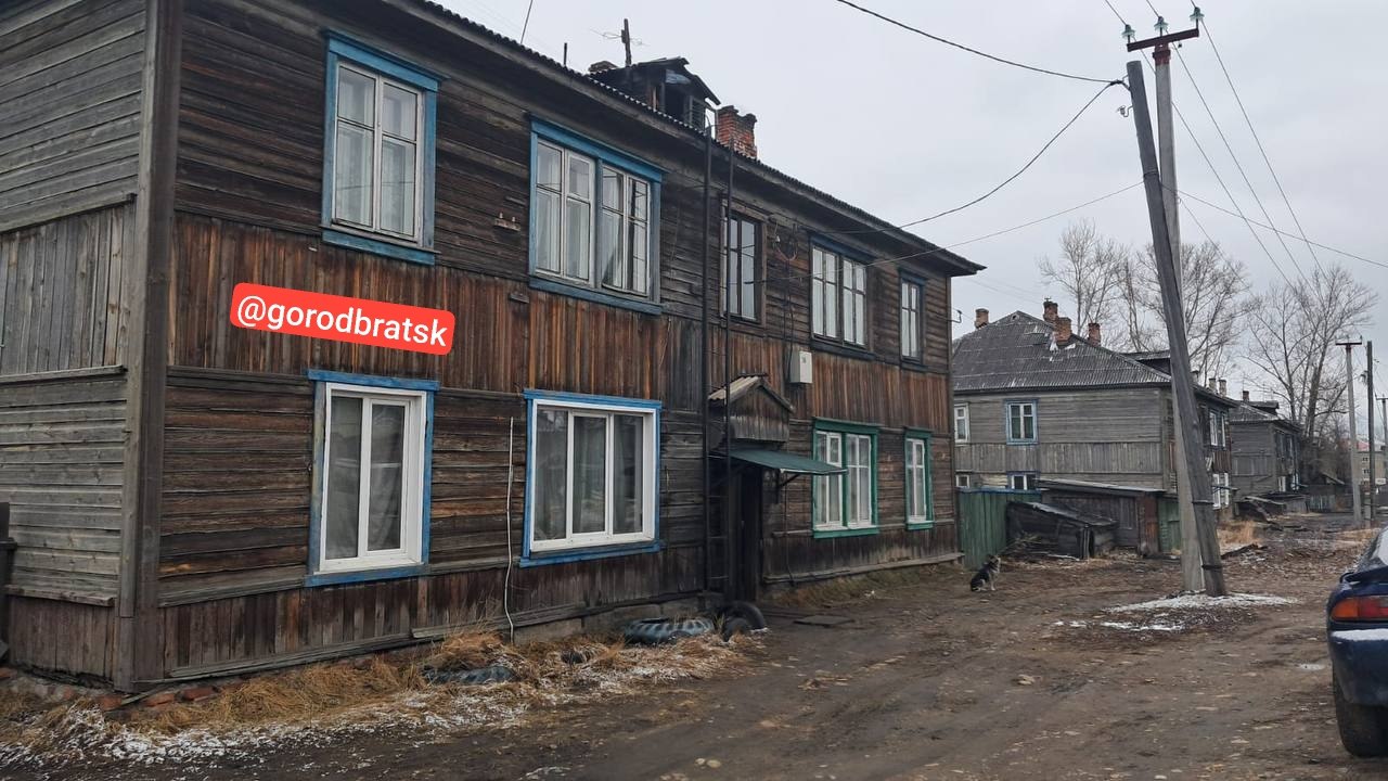 Глава Нижнеудинска предстанет перед судом за бездействие при расселении аварийного жилья. По версии следствия, в период с сентября 2022 года по настоящее время глава Нижнеудинского муниципального образования не принял своевременные и должные меры по переселению людей из аварийного жилищного фонда. Обвиняемый, будучи осведомленным о наличии жилых помещений в собственности администрации Нижнеудинского муниципального образования, которые находятся в пользовании лиц, не являющихся малоимущими гражданами, не принял мер по возврату указанных квартир и расселению в них жильцов аварийных домов — пресс-служба СУ СКР по Иркутской области. Также, по информации пресс-службы, фигурант инициировал продажу 3 квартир, находящихся в муниципальной собственности. «Вырученные денежные средства не были потрачены на ремонт оставшихся квартир, а также на приобретение иного жилья для предоставления нуждающимся гражданам» #нижнеудинск #жилье #скр