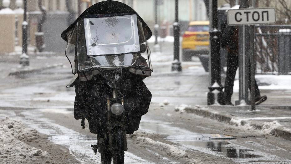  В Петербурге введут обязательные замеры мощности для электровелосипедов Городские власти не собираются полагаться на информацию о транспортных средствах от производителей СИМ. При этом Цивилёв считает необходимым исключить нелегальных мигрантов из служб городских доставок: "Мы в Петербурге уже начинаем решать эту проблему, и, если всё пойдёт по плану, наш опыт будет взят за основу для других городов России", — подытожил депутат.