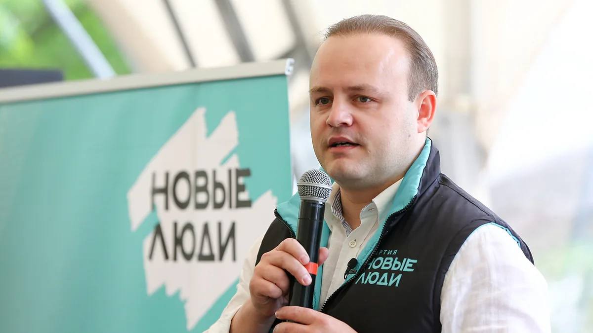 Телеграм живи Вице спикер Госдумы Даванков выступил против возможной блокировки мессенджера в России Представитель партии Новые люди призвал пользователей присоединиться к сбору подписей против блокировки и выразить свою поддержку открытому письму адресованному основателю Telegram Павлу Дурову В письме Дурова попросят рассмотреть возможность открытия официального представительства компании в РФ Telegram важный инструмент коммуникации для миллионов россиян включая бизнес СМИ и гражданское общество Блокировка мессенджера нанесет серьезный удар по свободе информации и коммуникации заявил Даванков Наш канал в MAX