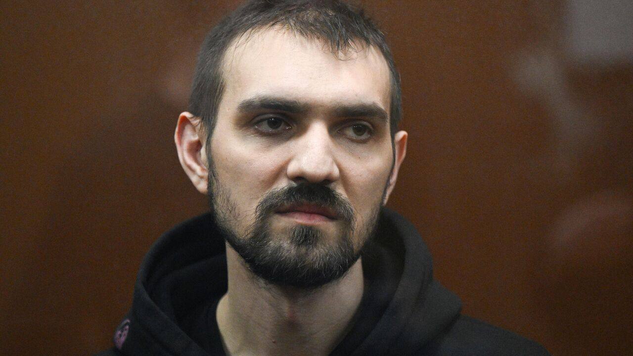 Стендап комик Артемий Останин не признал вину по делу об оскорблении чувств верующих Комику предъявили обвинения по двум эпизодам произошедшим в марте 2025 года Следствие считает что в одном из выступлений в Москве он допустил оскорбительные высказывания по религиозной теме а в другом враждебные комментарии в адрес людей с ограниченными возможностями здоровья и унижение человеческого достоинства Он отверг эти обвинения в суде Внесен в перечень террористов и экстремистов Кубанские Новости   Мы в MAX