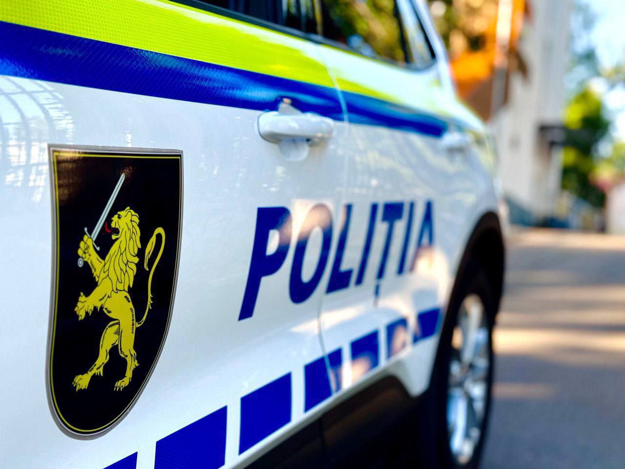 В Кишиневе заключенный сбежал из под надзора полицейских Инцидент произошел сегодня 30 января когда заключенного тюрьмы 13 транспортировали для проведения следственных действий Всё случилось под надзором полицейских сообщили в ведомстве Сбежавший заключенный уже объявлен в розыск Следственными органами начато служебное расследование Подпишись на primulinmd