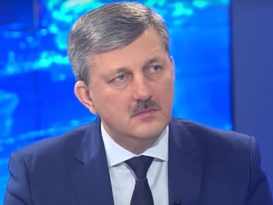 По итогам июня-июля 2025 года глава Волгограда Владимир Марченко находится на 59 месте Национального рейтинга мэров, формируемого Центром информационных коммуникаций «Рейтинг». За рассматриваемый период волгоградский градоначальник улучил свой результат на одну позицию – по итогам апреля-мая 2025 года Владимир Марченко в данном рейтинге располагался на 60 месте.