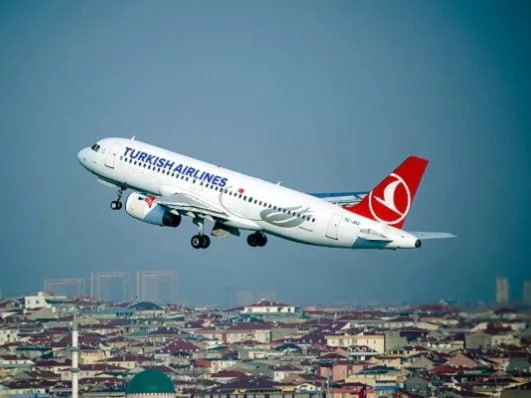 Росавиация предупредила о возможных мерах для Turkish Airlines В адрес руководства авиакомпании «готовится уведомление о недопустимости нарушений прав пассажиров на рейсах в/из России». Как заявили в российском ведомстве, обсуждается возможность, что будет снижено число рейсов, которые выполняет перевозчик «сверх договорённостей между авиационными властями двух стран». Меры связаны с задержками вылета рейса Москва Внуково — Бодрум. Подпишись на «Говорит Москва»