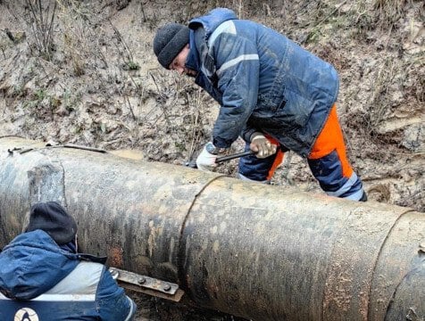 Часть Обнинска остается без воды из-за пяти аварий на сетях  В наукограде второй день борются с авариями на водопроводе, которые привели к отсутствию в кранах многоэтажек холодной воды. Две из пяти аварий уже устранены – сообщил на своей странице в соцсетях и.о. администрации Обнинска Вячеслав Лежнин.