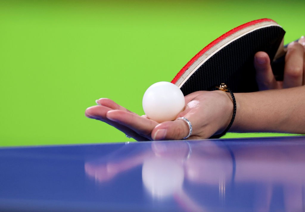 14 летнюю российскую теннисистку отстранили за недостойное поведение на сборах Спортивно дисциплинарная комиссия СДК Федерации настольного тенниса России дисквалифицировала 14 летнюю Екатерину Дроздову за недостойное поведение во время тренировочных сборов Об этом говорится в решении СДК опубликованном на сайте федерации Дроздова наказана дисквалификацией сроком на три месяца и условной дисквалификацией сроком на шесть месяцев начиная с 21 января 2026 года Не уточняется в чем конкретно выражалось недостойное поведение спортсменки СДК рассмотрела дело Дроздовой на основании поступившего обращения и видеоматериалов содержание которых по мнению одного из членов комиссии Виктора Батова наносит существенный вред репутации настольного тенниса в стране и порочит звание игрока сборной Дроздова занимает 81 е место в рейтинге Федерации настольного тенниса России и четвертое среди юниорок до 16 лет Getty Images Подписаться на РБК Спорт