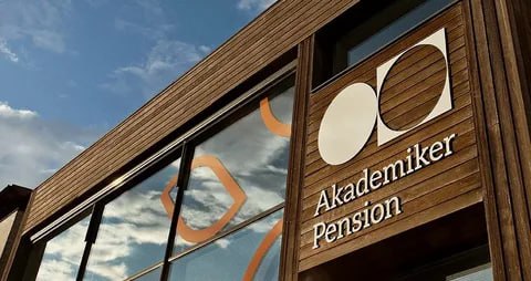 Датский пенсионный фонд Akademikerpension решил выйти из американских казначейских облигаций Фонд намерен продать весь портфель US Treasuries сославшись на ухудшение финансового состояния правительства США В Akademikerpension подчеркнули что решение носит сугубо экономический характер и не связано с политическими разногласиями между США и Европой В фонде указали на рост госдолга и риски для долгосрочной устойчивости американских государственных финансов jkinvest news jkinvest