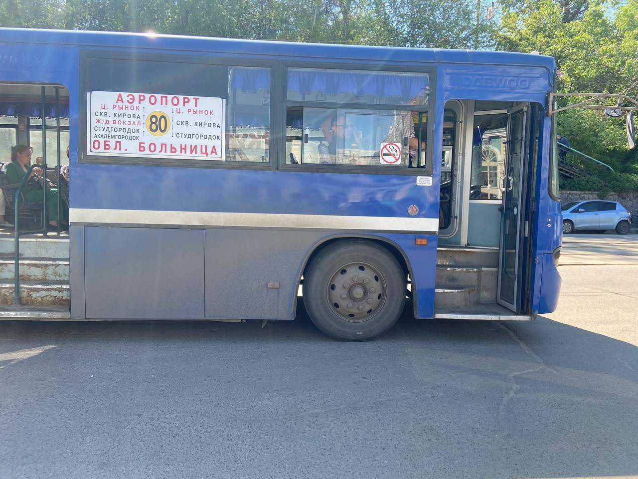 Иркутск — второй с конца по качеству общественного транспорта.  Иркутск занял 2-е место в списке городов с самым проблемным общественным транспортом, рассказали в Общероссийском объединении пассажиров.  Среди главных проблем:  частников никто толком не контролирует,  у них нет льгот,  цены на проезд не совпадают,  постоянные пробки у остановок и на привокзальной.    Подписаться   Прислать новость