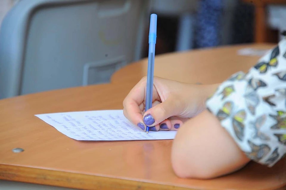 113 школ больниц и спортзалов Петербург лидирует по соцстройкам В 2025 году в Петербурге открыли 113 социальных объектов больше чем в Москве Об этом сообщил председатель Комитета по строительству Игорь Креславский Среди новых объектов 26 школ 24 медучреждения 5 детсадов 10 культурных объектов и 3 спорткомплекса По его словам город стал лидером по строительству соц инфраструктуры и ввёл в эксплуатацию 2 6 млн кв м жилья Михаил Фролов Читай нас в MAX Читай нас в Telegram