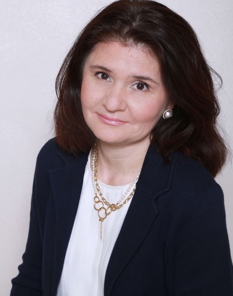 Врио ректора КГМУ станет Диана Абдулганиева Она проректор и заведующая кафедрой госпитальной терапии в этом вузе а также главный внештатный терапевт Минздрава Татарстана Диана Абдулганиева является супругой помощника главы республики Фарида Абдулганиева Официальных комментариев о её назначении пока не поступало Присылайте нам новости через VTPnewsbot и вас услышат Подписаться на канал Мы в МАХ